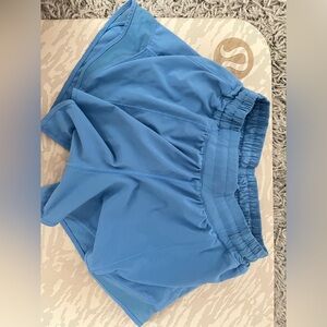 LULULEMON HOTTY HOT SHORTS LOW RISE 4 INCH SIZE 6 RARE
